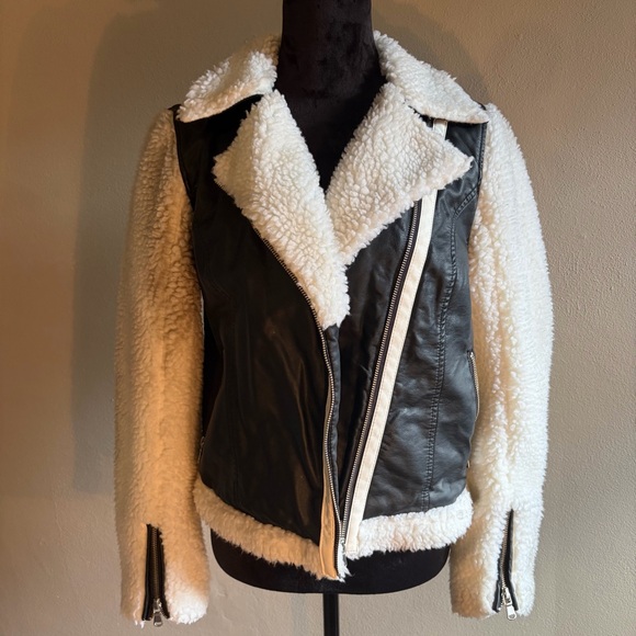I Heart Ronson Jackets & Blazers - I ❤️ Ronson Black Faux Leather/White Faux Fur Moto Style Jacket Women’s Sz Small